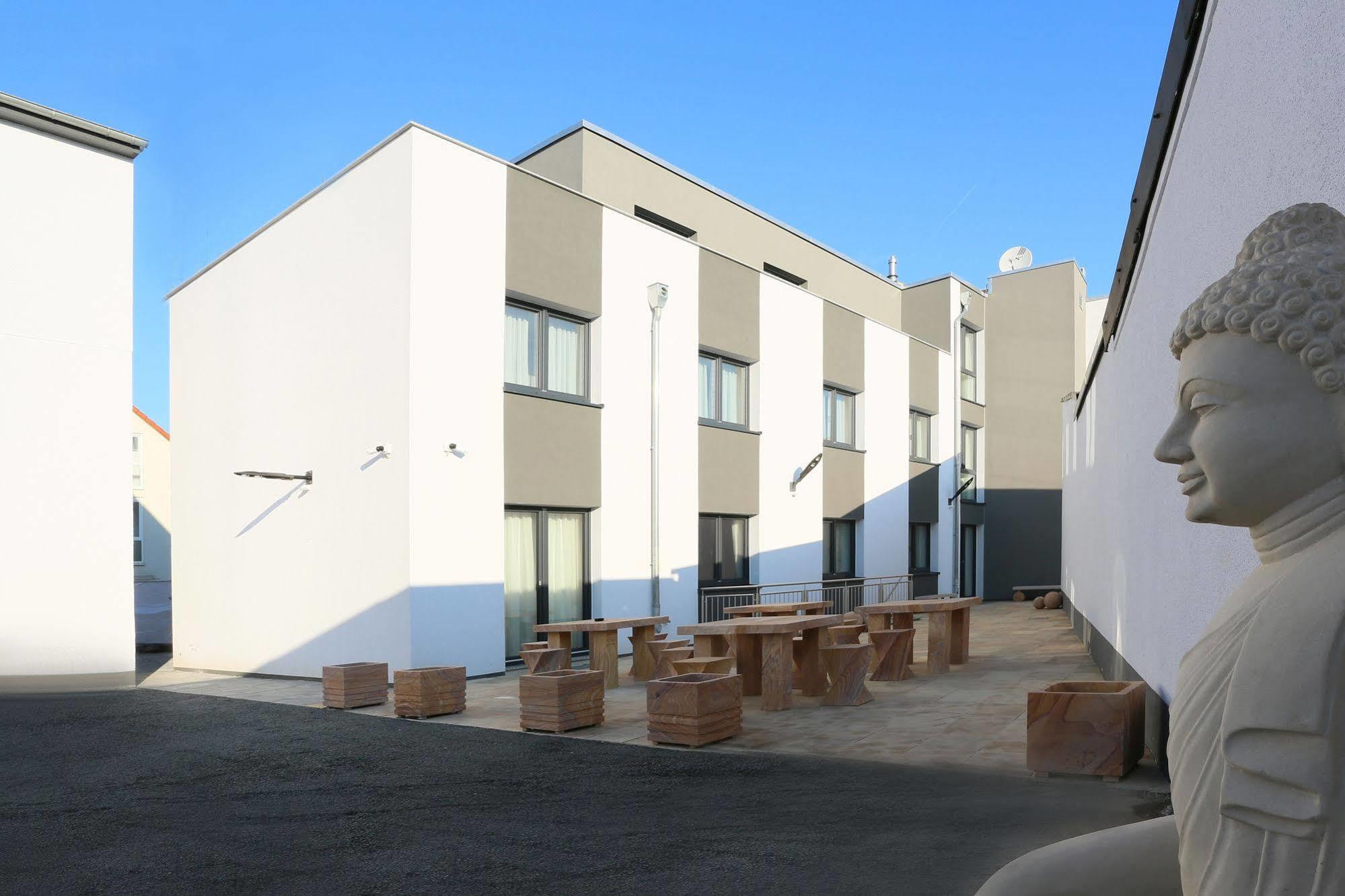 Naam Hotel & Apartments Frankfurt City-Messe Airport Frankfurt am Main Exterior photo