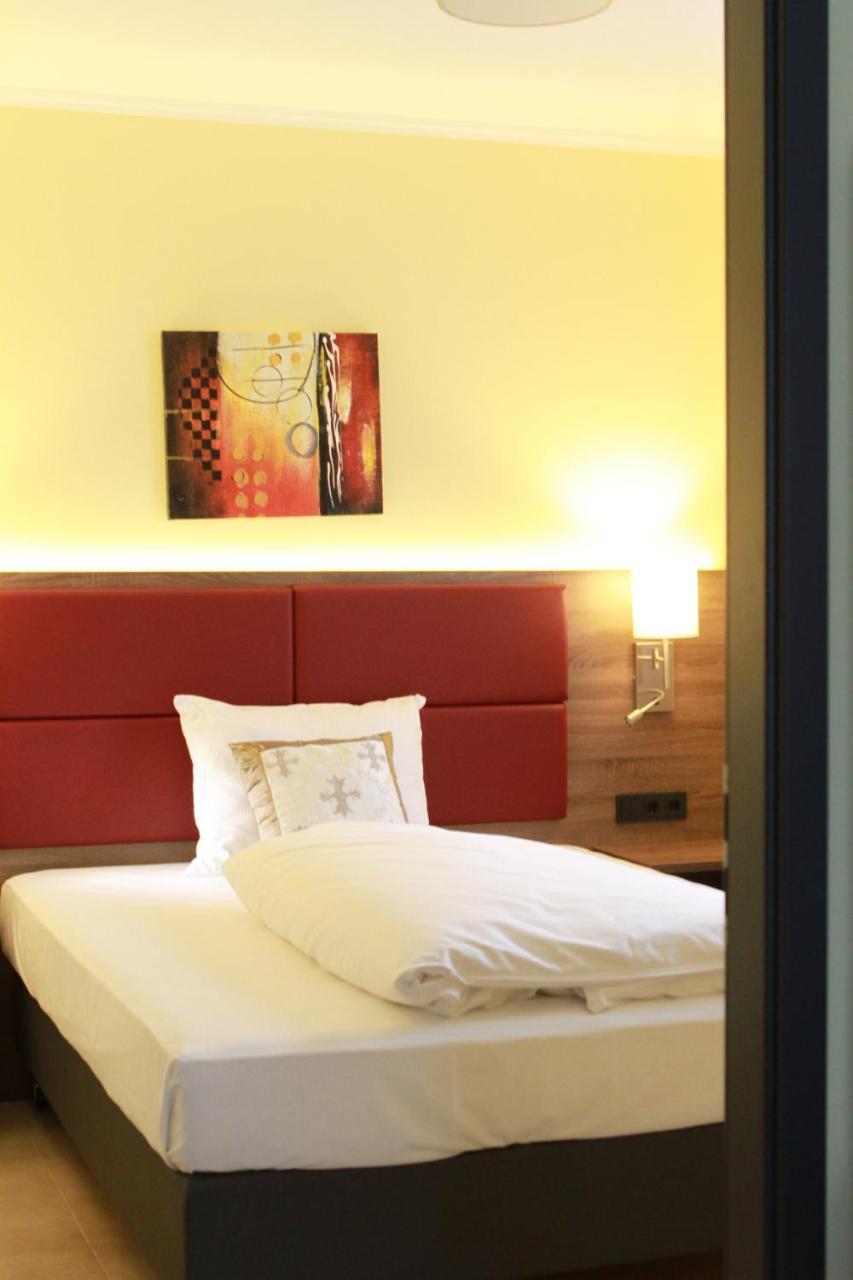 Naam Hotel & Apartments Frankfurt City-Messe Airport Frankfurt am Main Room photo